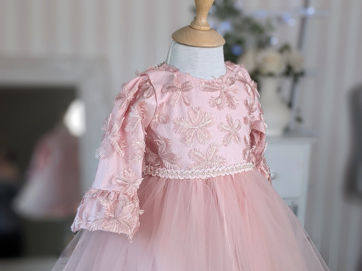 Svečana roze haljina od 3d čipke i tila, sa 3/4 rukavima
