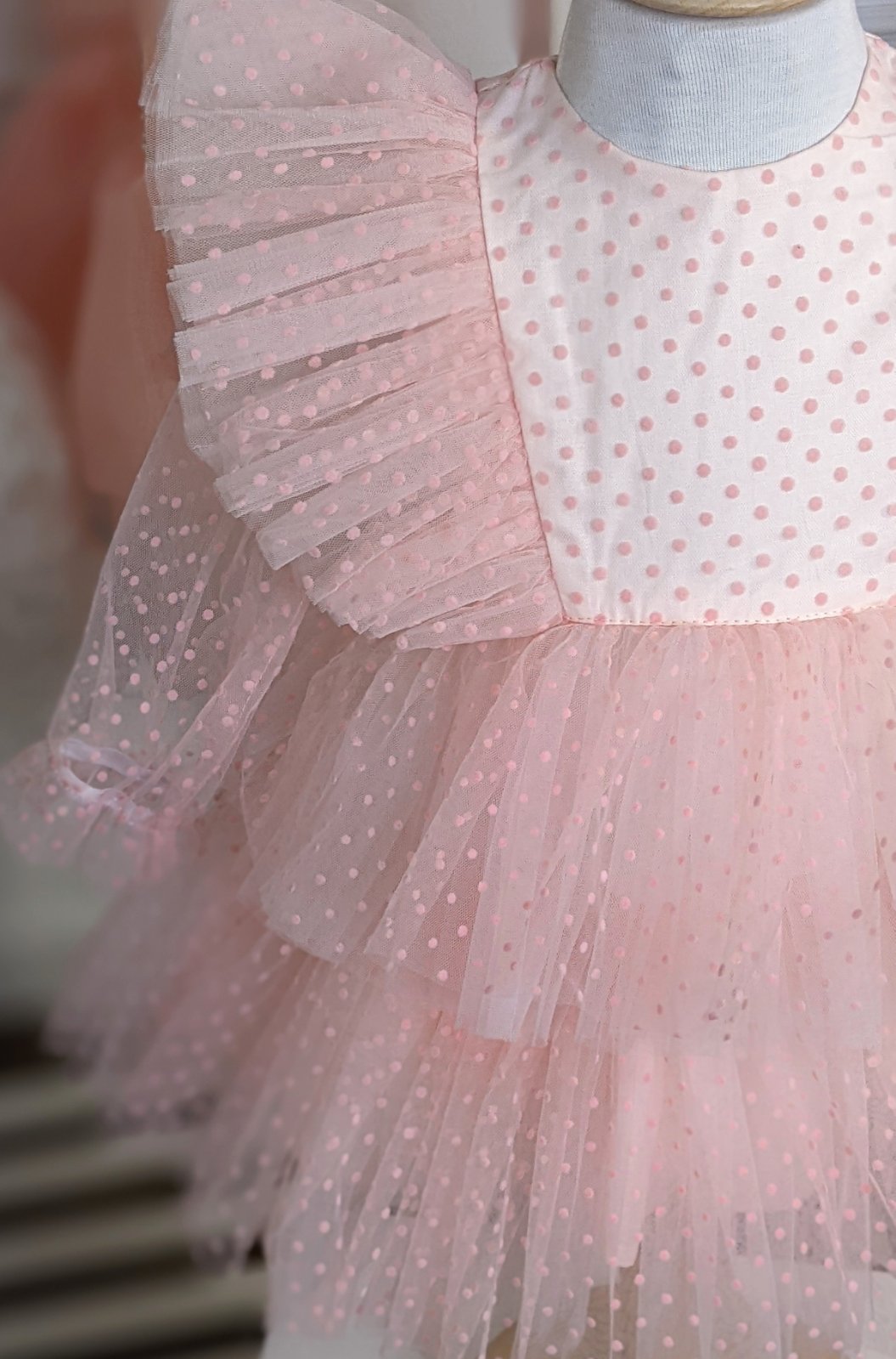 Haljina od tila sa sitnim roze tufnama