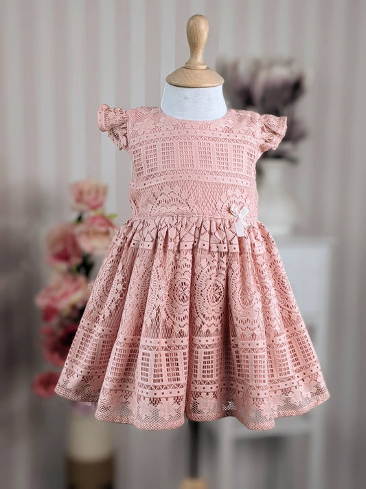 Haljina od čipke u prljavo roze boji