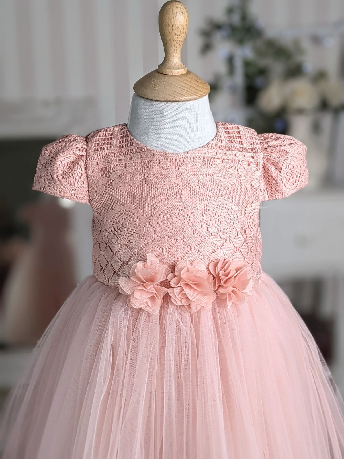 Roze duga haljina sa ružama