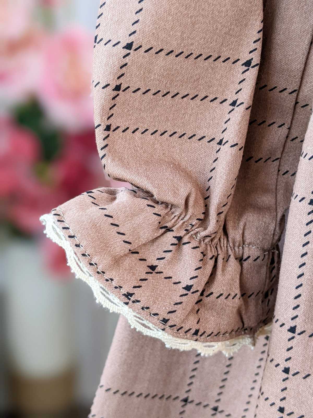 Haljina od tamno bež pamučnog karoa