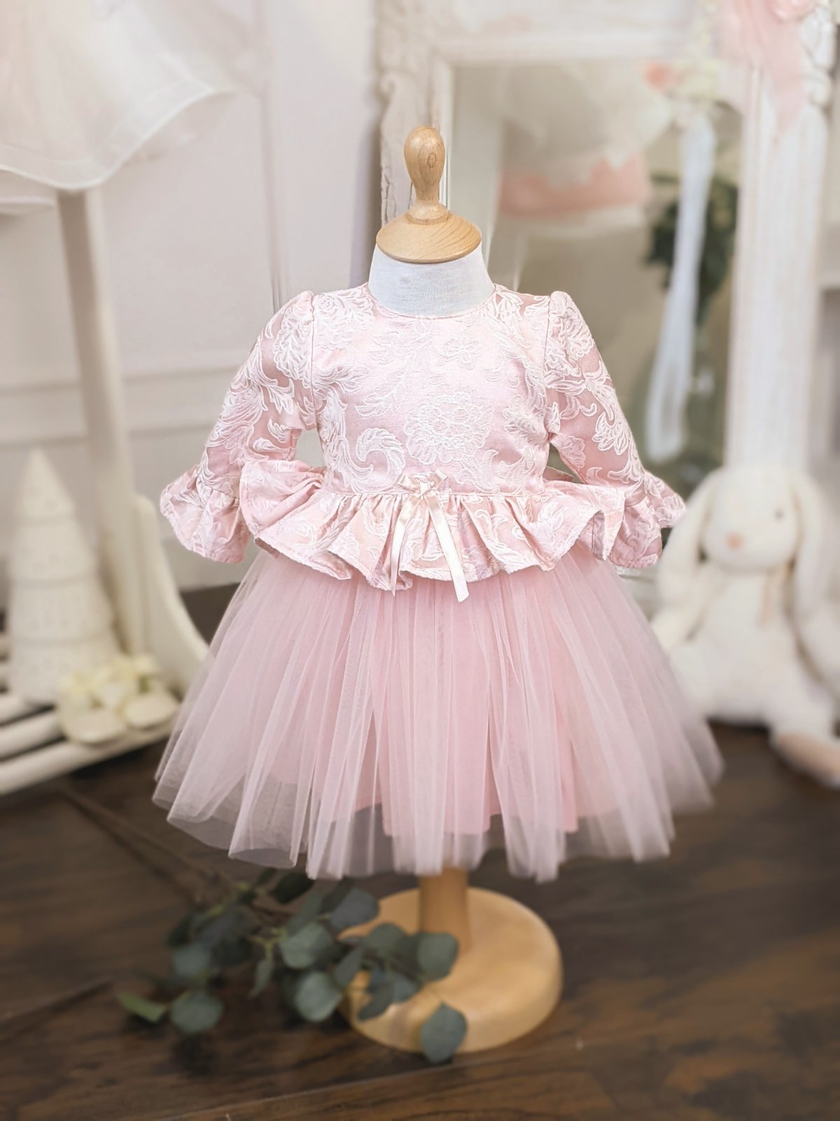 Haljina od roze brokata i tila