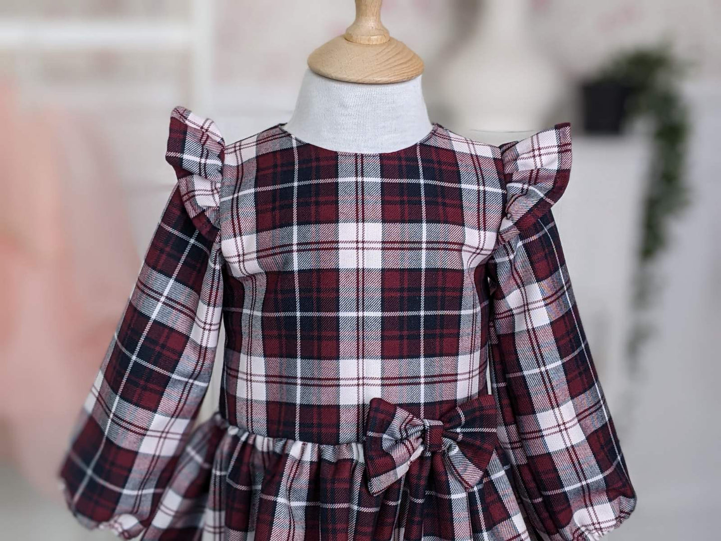 Haljina od bordo škotskog karoa