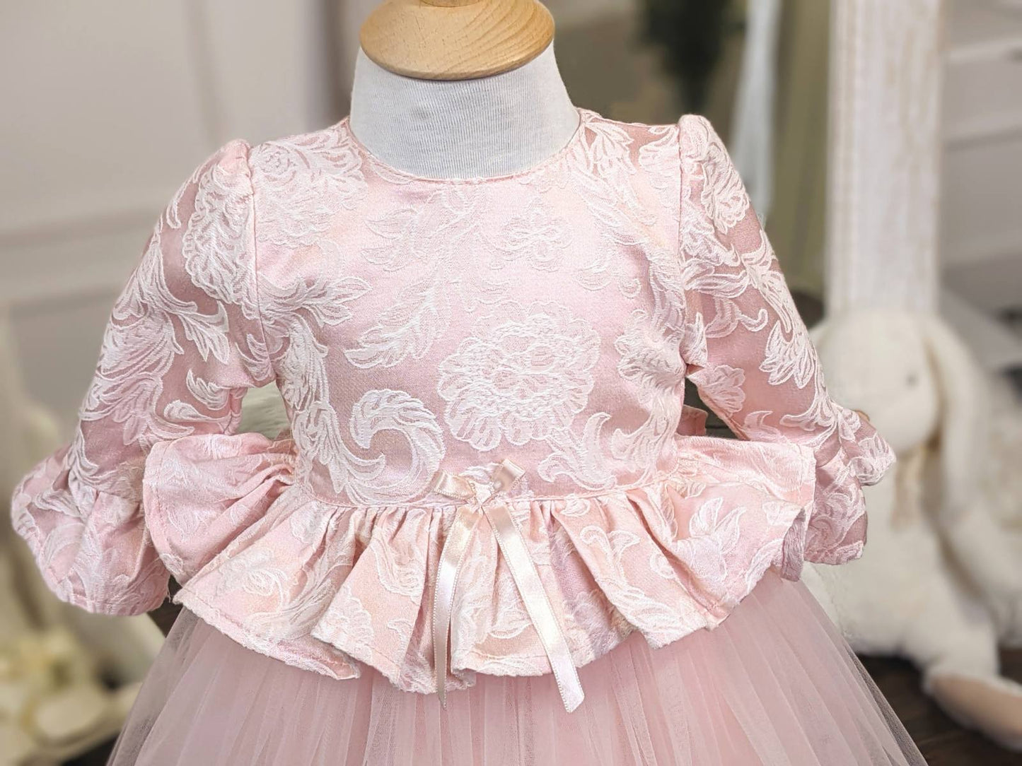 Haljina od roze brokata i tila