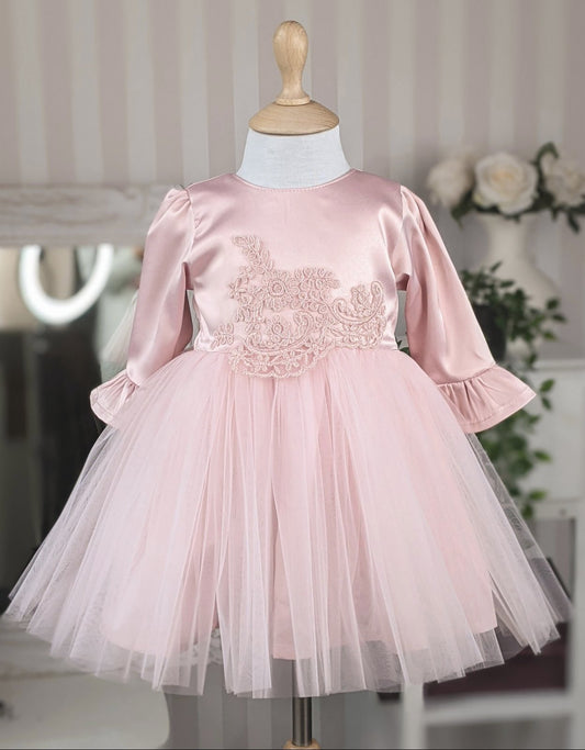 Haljina od roze satena i tila sa vezenom aplikacijom-poslednji komad