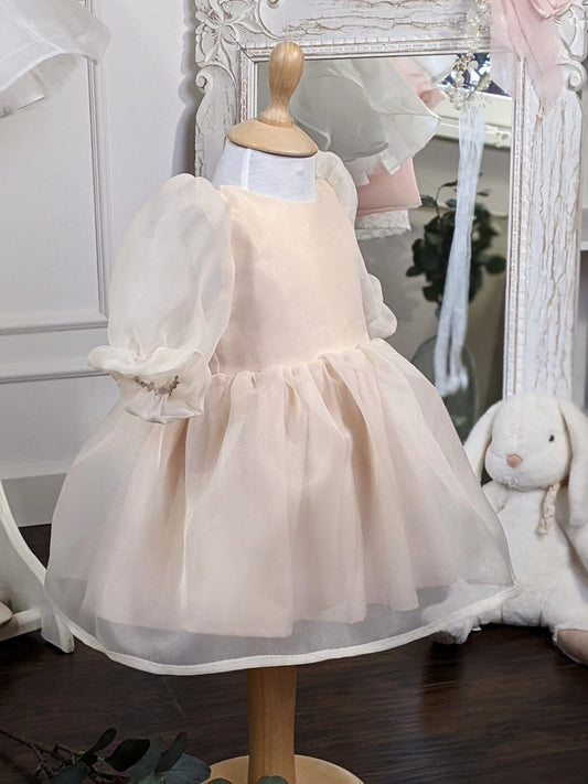 Haljina od bež organdina