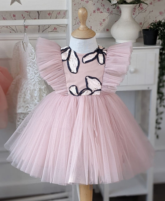 Haljina sa cvetnim detaljem