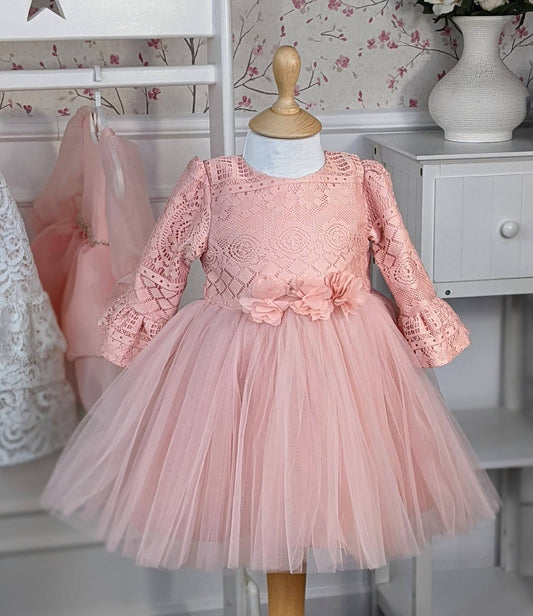 Haljina od roze čipke i tila