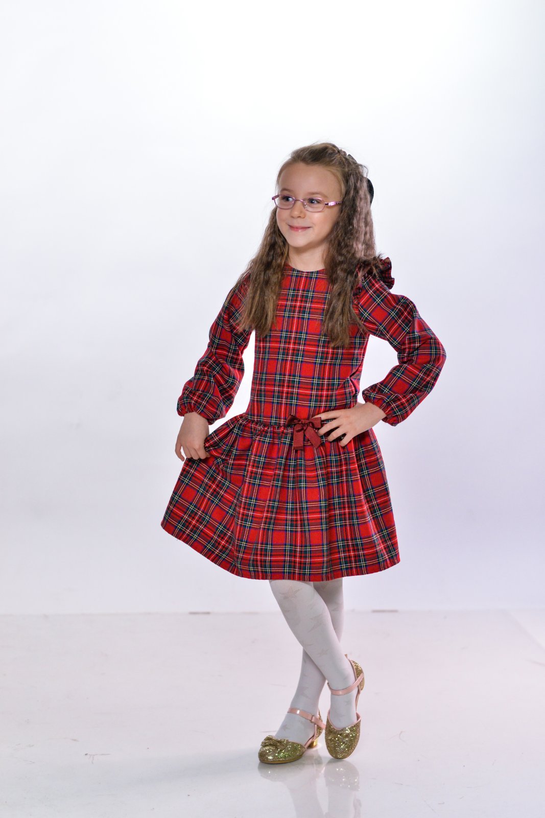 Haljina od crvenog škotskog karoa sa spuštenim strukom