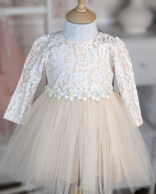 Haljina od bež čipke i tila