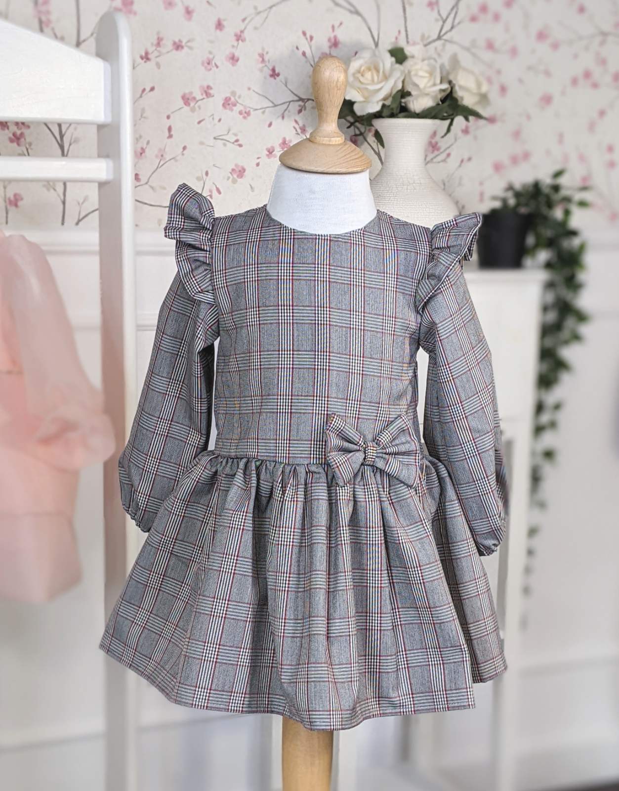 Haljina u sivom karo dezenu