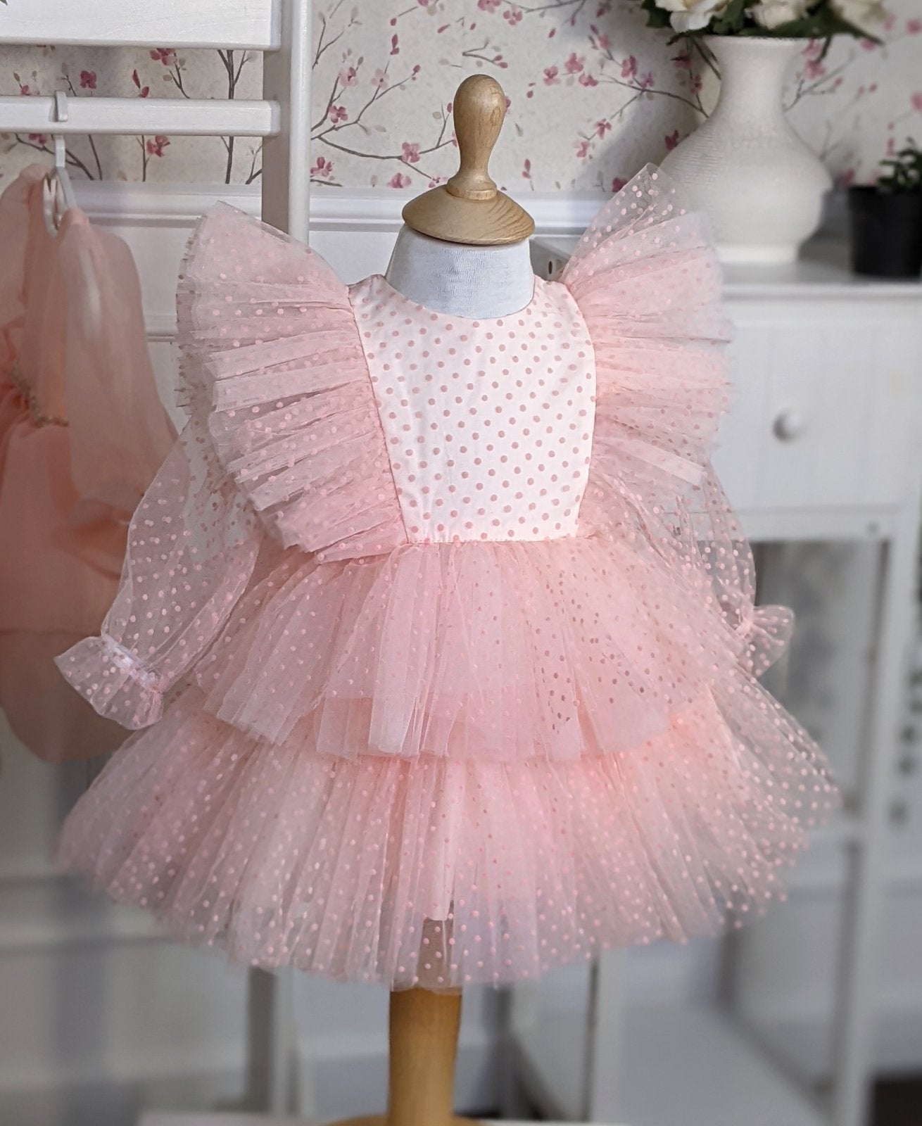 Haljina od tila sa sitnim roze tufnama