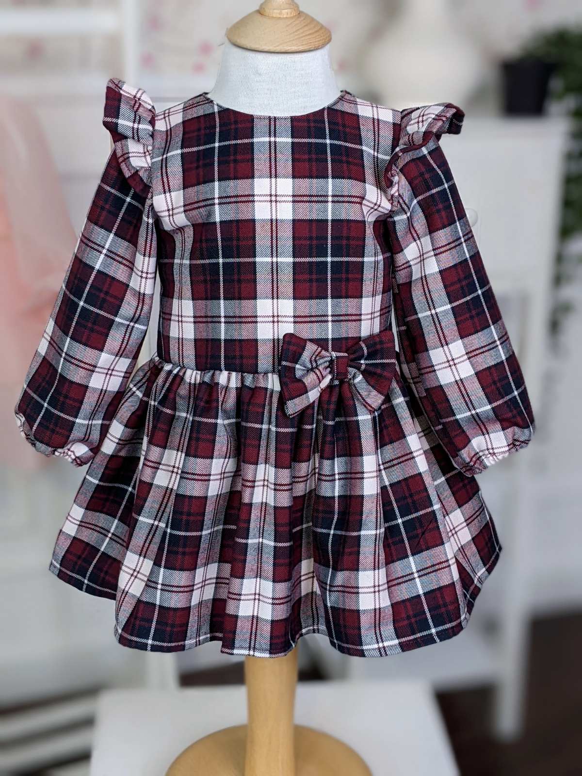 Haljina od bordo škotskog karoa