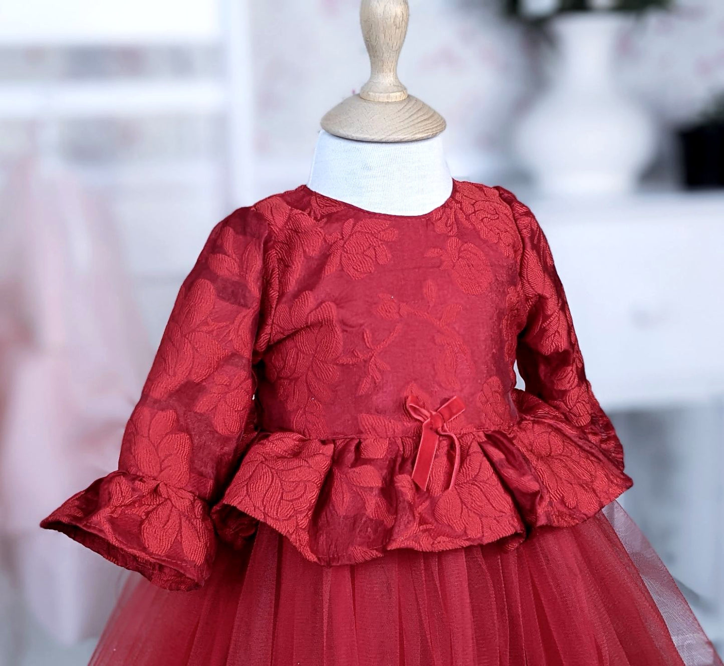 Haljina od crvenog organdina i tila