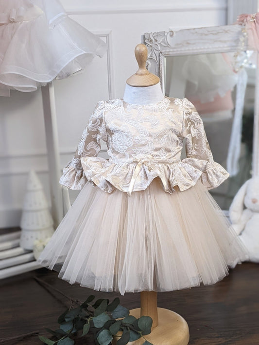 Haljina od bež brokata i tila