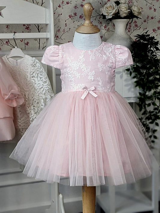 Roze haljina od čipke i tila
