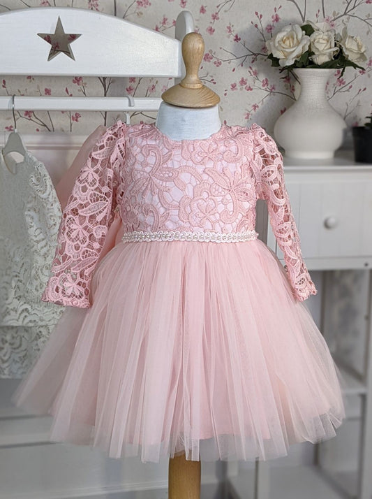 Haljina od roze čipke i tila