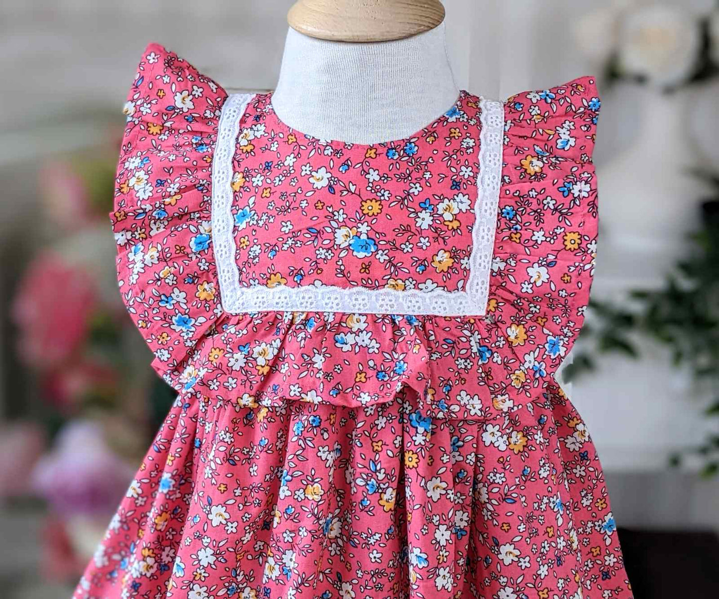 Crvena haljina od pamučnog karo materijala