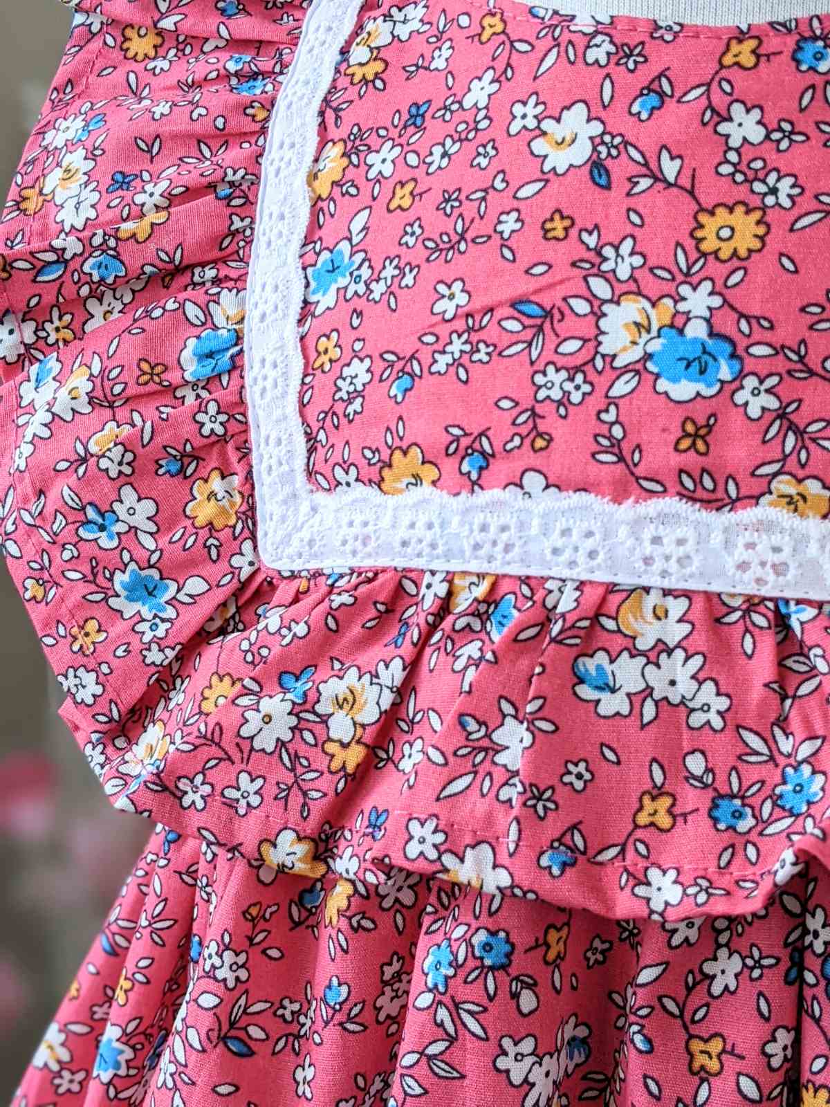 Crvena haljina od pamučnog karo materijala