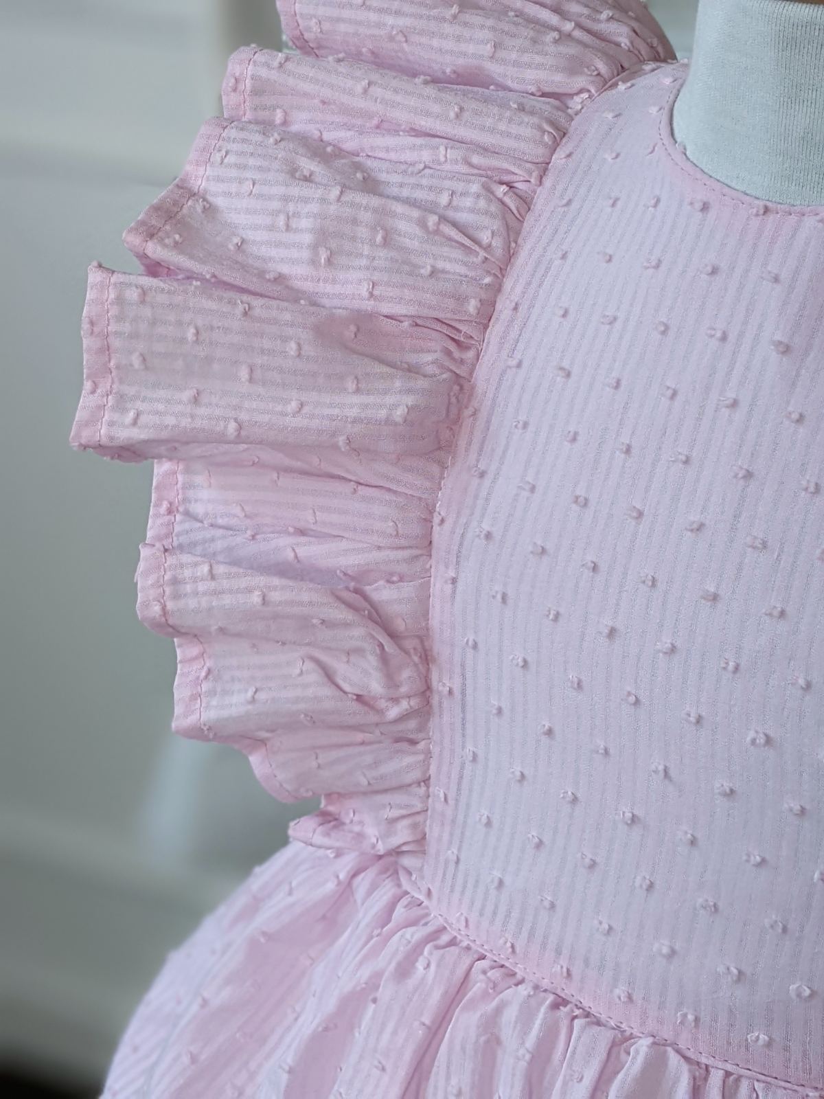 Haljina od roze pamučnog materijala