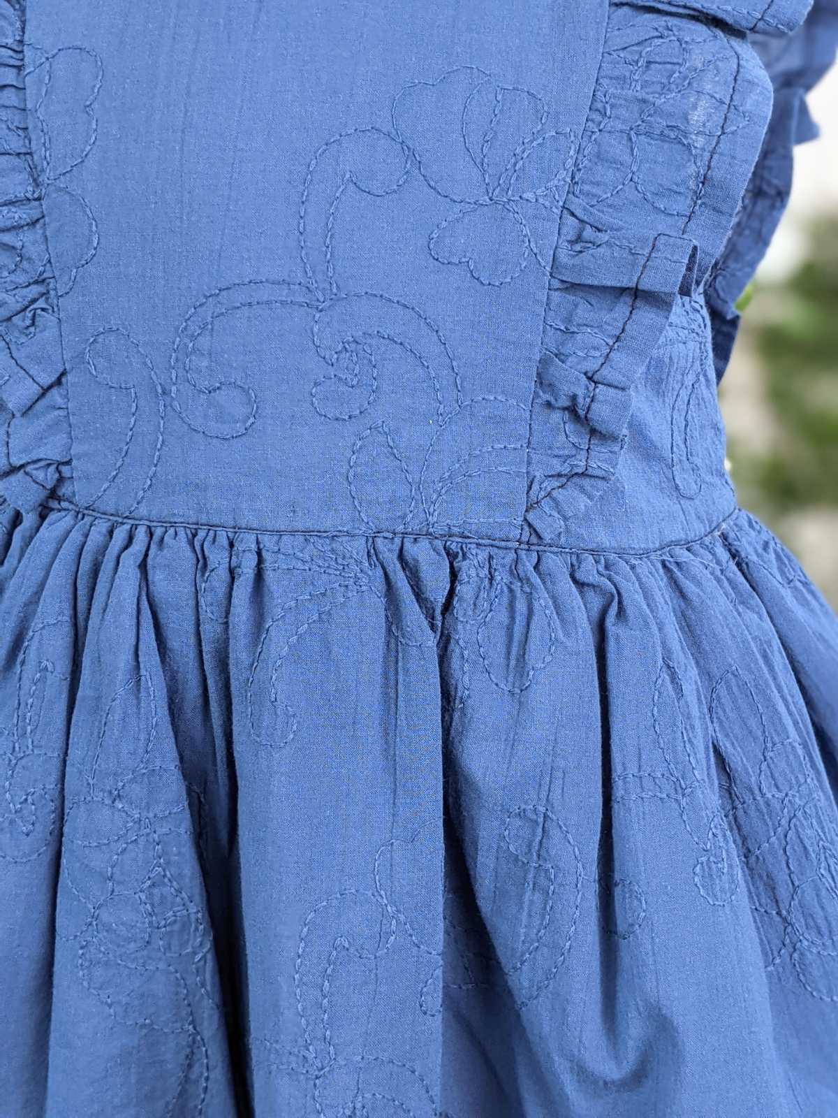 Tamno plava pamučna haljina sa vezom